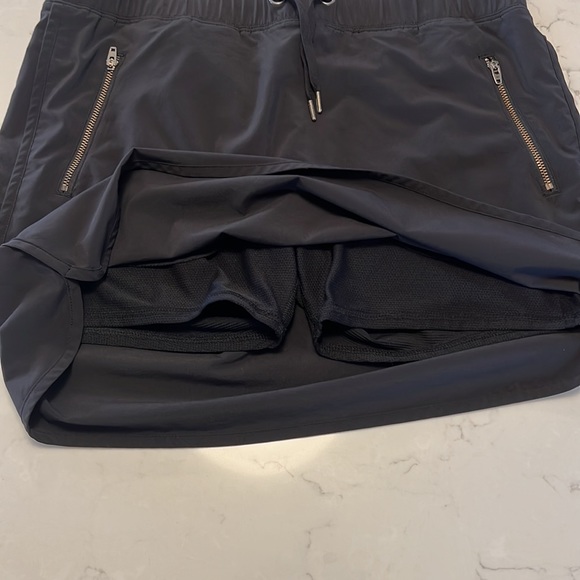 ATHLETA CHELSEA CARGO SKORT SKIRT Medium - Picture 2 of 6